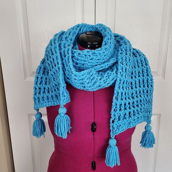 New Handmade Crochet Scarf Loose Waffle Stitch Tassels Light Blue Acrylic 90x8 - Picture 5 of 9